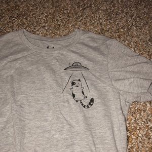 Cat being abducted by aliens T-shirt